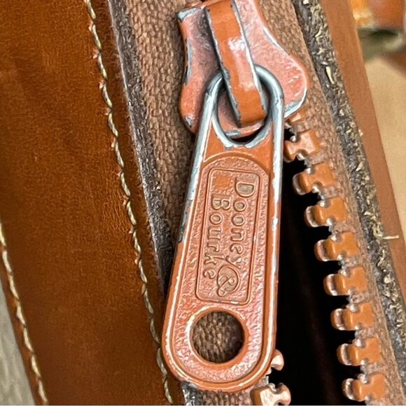 Vintage Dooney & Bourke Gladstone Satchel Elegant Tan Cream Bag All Weather - Picture 11 of 14